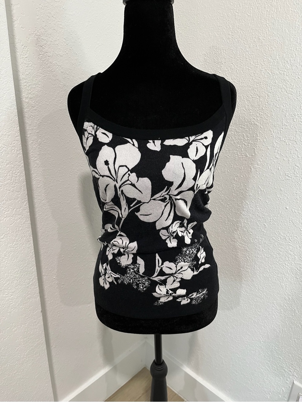 White House Black Market Black & White Floral Camisole